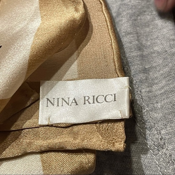 Nina Ricci ❤️ Silk scarf - Picture 4 of 8